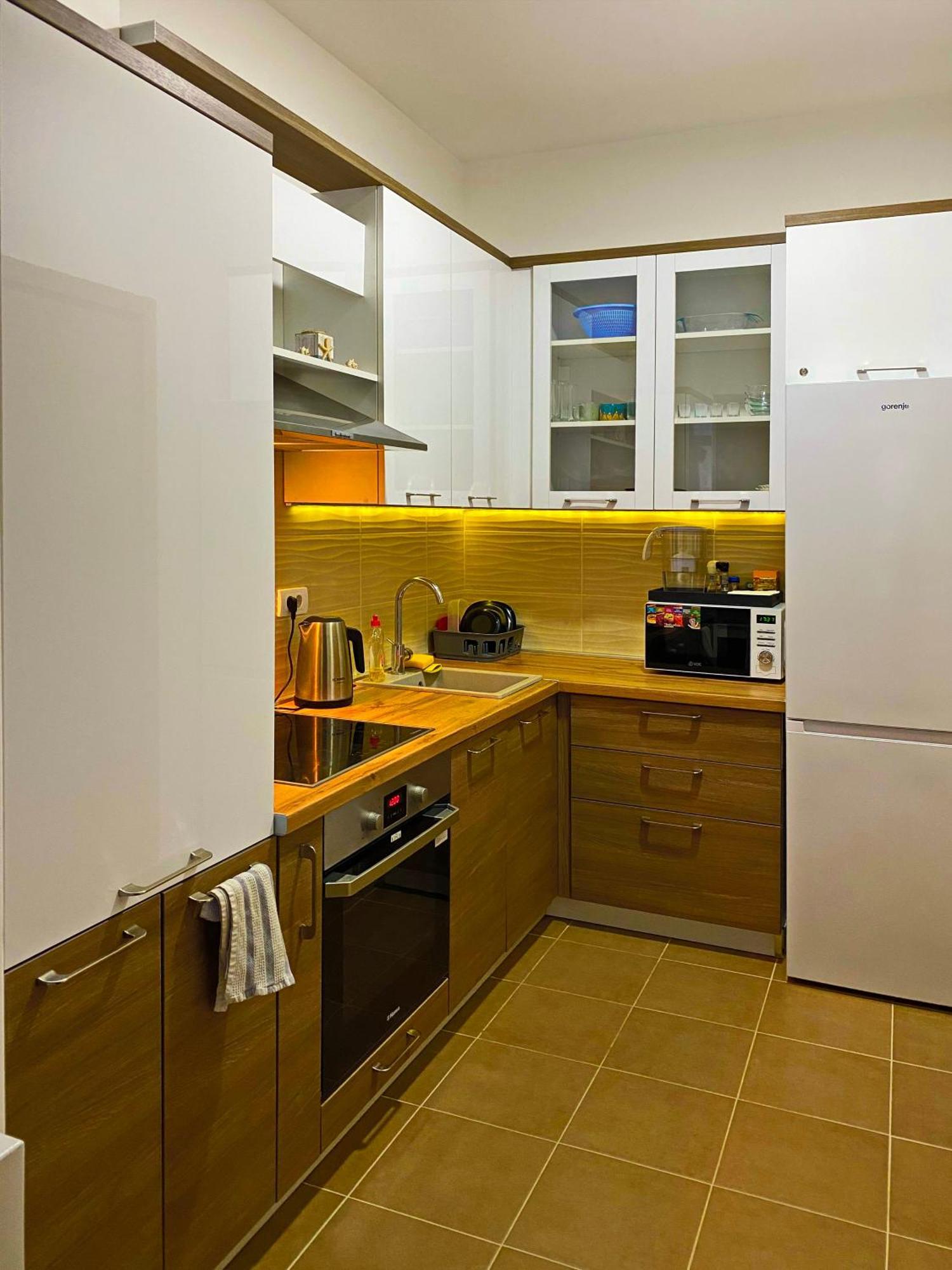 Apartment Sova Tivat Buitenkant foto